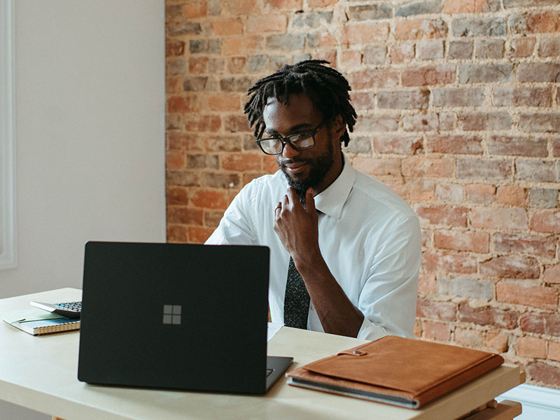 student-with-laptop
